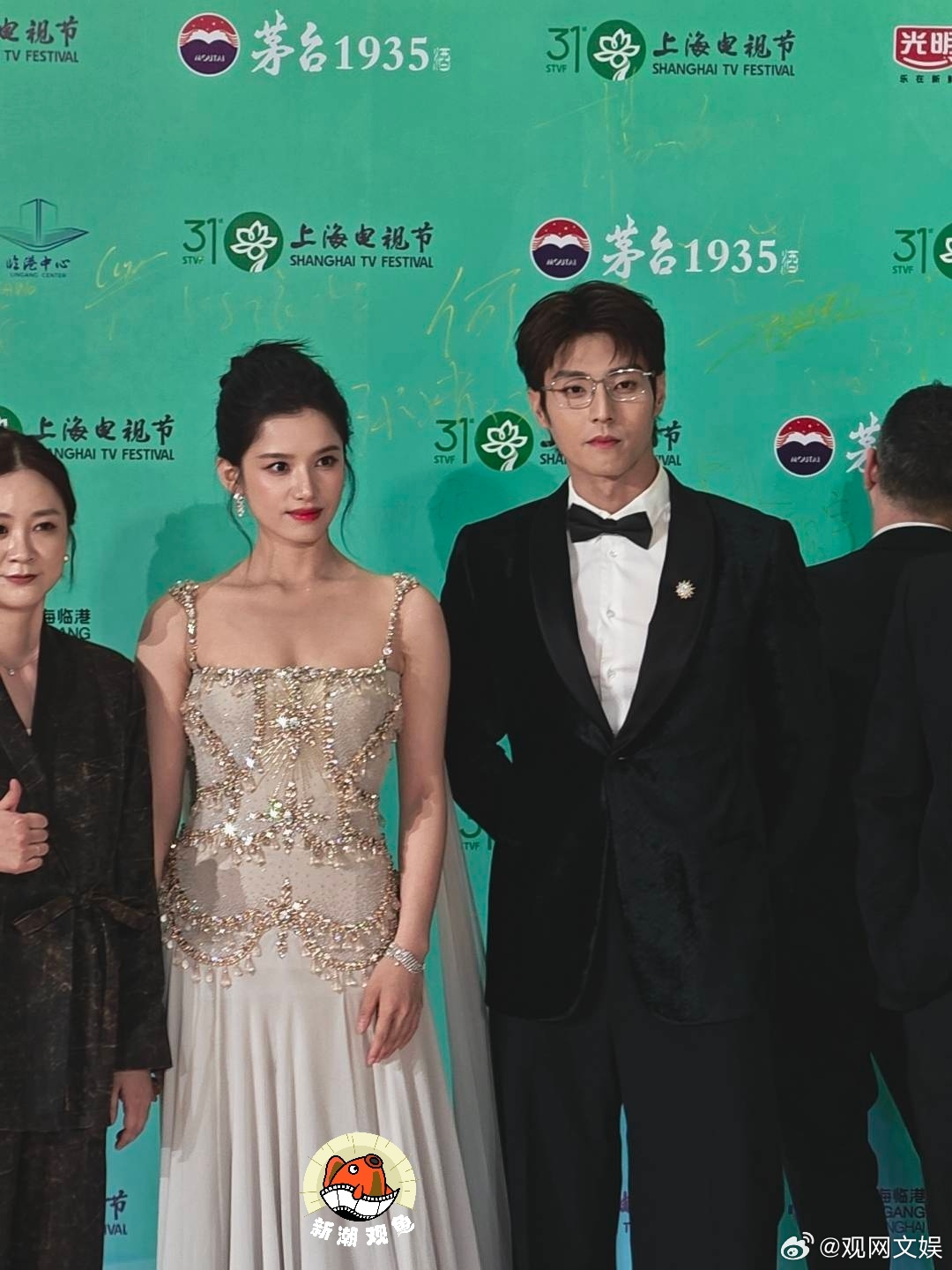 张婧仪白玉兰 高糊也挡不住张婧仪的美白玉兰绽放颁奖典礼直播