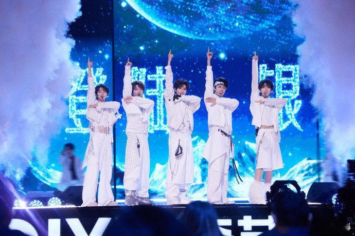 谁懂江苏卫跨年的仪式感 江苏卫视跨年 接荔2026 江苏卫视跨年全阵容实荔集结！