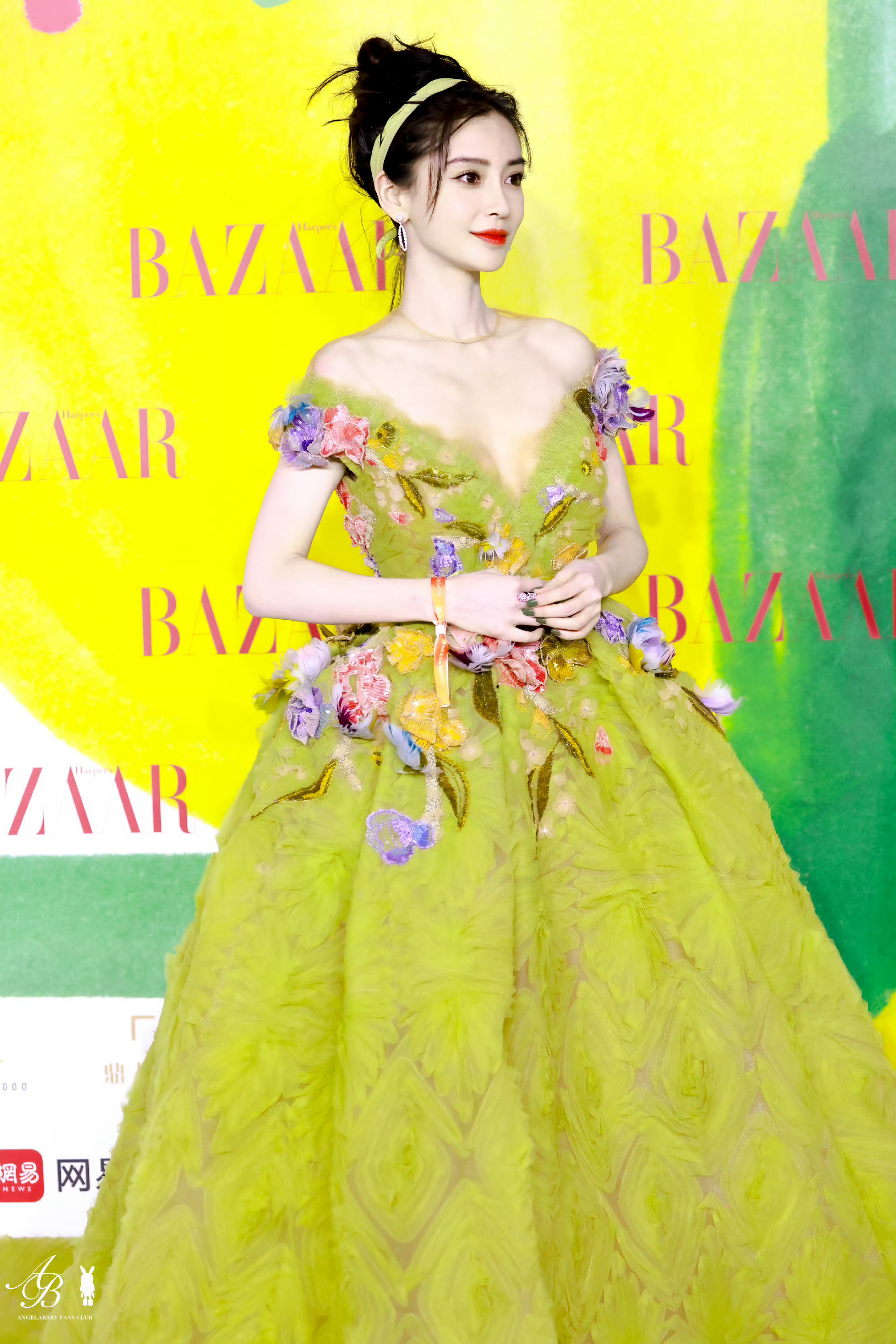 angelababy angelababy “你是被光偏爱的，你的名字燃起我永恒