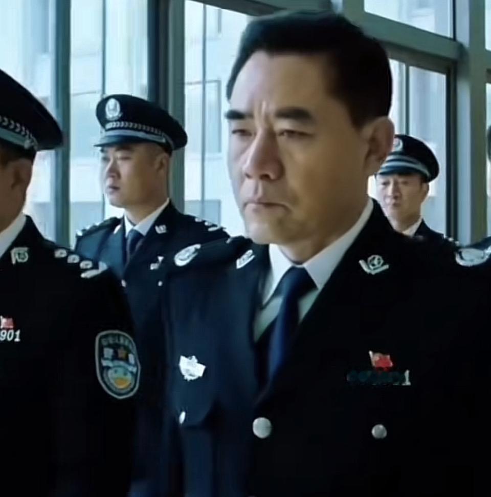 严肃的警察们，守护正义的使者！👮‍♂️👮‍♀️