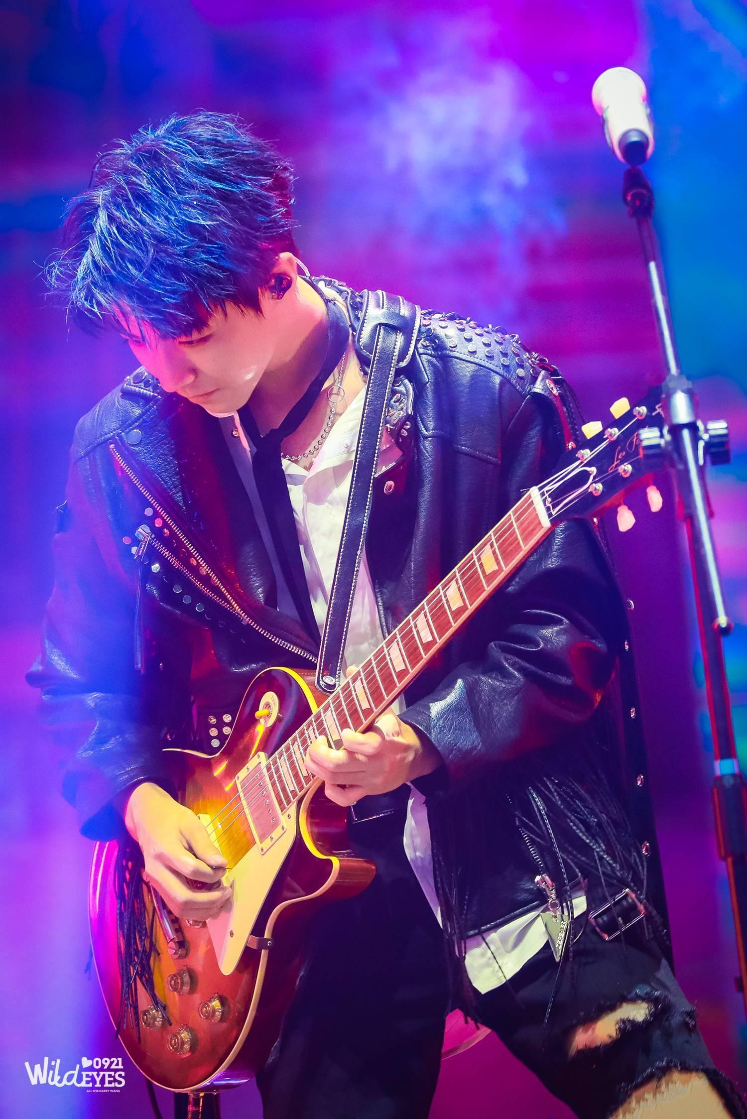 王俊凯 你们说要是王俊凯328穿这样，我在台下能受得了吗 