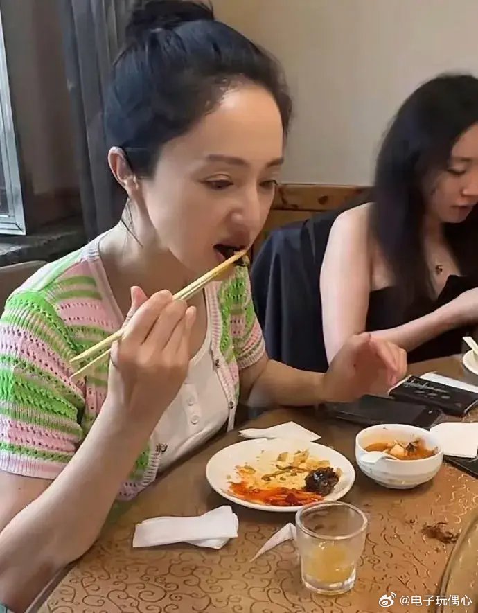 董璇突然就老了，好奇是不是每个人都有这么断崖式衰老的一天？ 