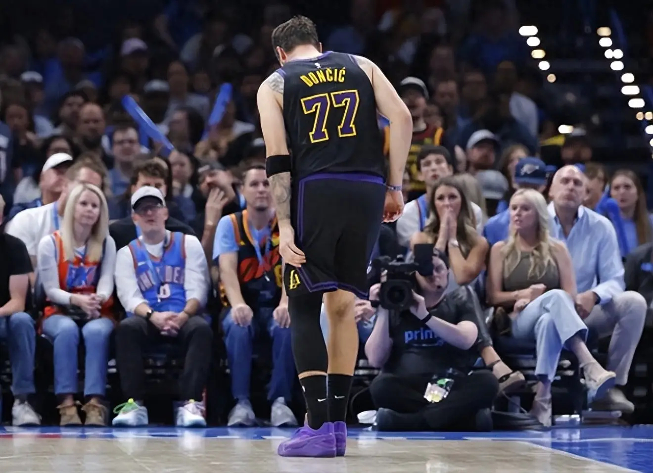 斯洛文尼亚媒体：西班牙治疗结果显示， 东契奇伤情比原诊断更糟。据Shams报道，