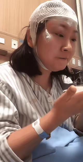 当我们质疑王暖暖时，我们在质疑什么？

刷到王暖暖又住院又直播的新闻，评论区骂声