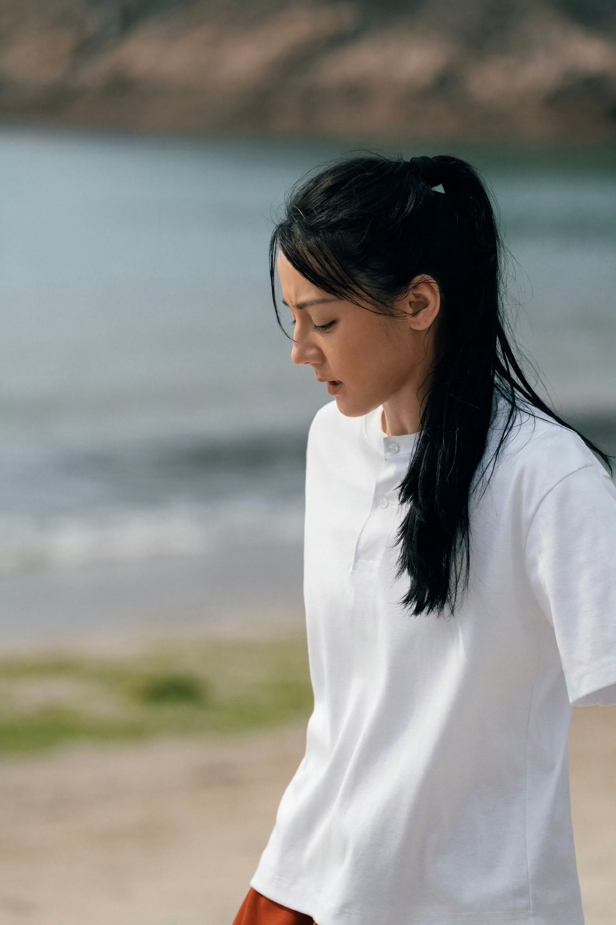 迪丽热巴海边训练花絮照迪丽热巴海边一字马迪丽热巴《功夫女足》海边训练花絮曝光！沙
