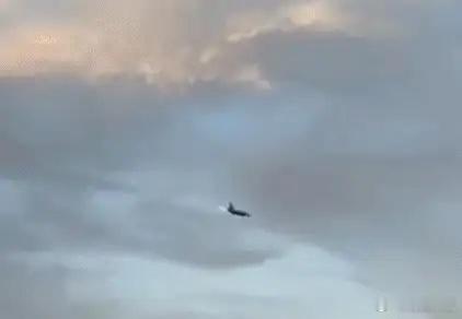 惨烈！美制F-16战机硬着陆拉出一串火球，飞行员当场死亡！地时间8月28日，波兰