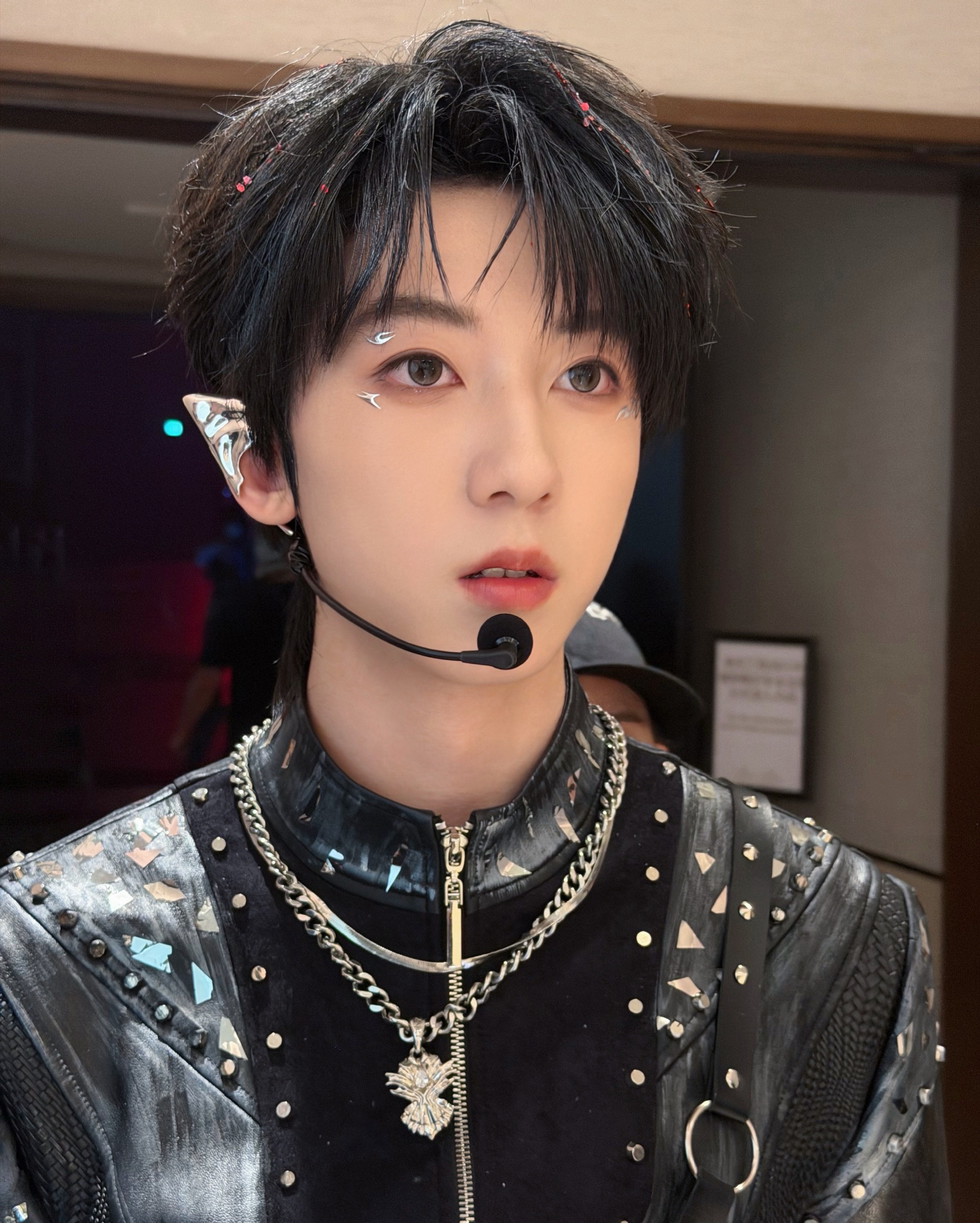 杨博文后台照杨博文发了后台照哎，有被帅到！假期模式已开启，小杨新年快乐🎉～ 