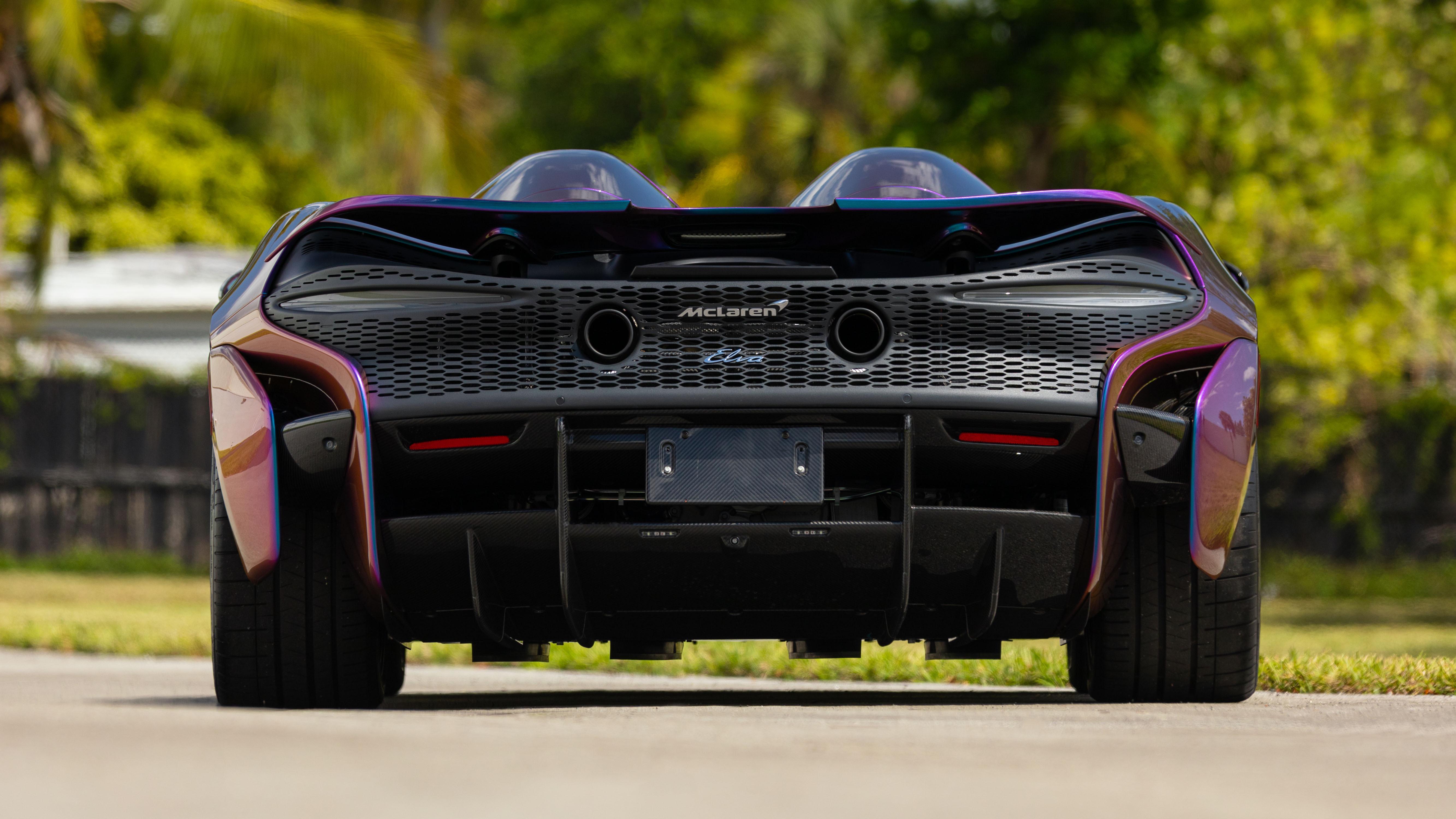 McLaren Elva搭载 4.0 升双涡轮增压 V8 发动机，产生 815 