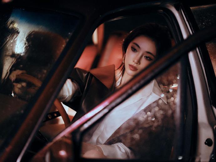 许佳琪的副驾我来坐许佳琪的副驾我来坐，这个造型完全就是老公姐啊许佳琪完全老公姐