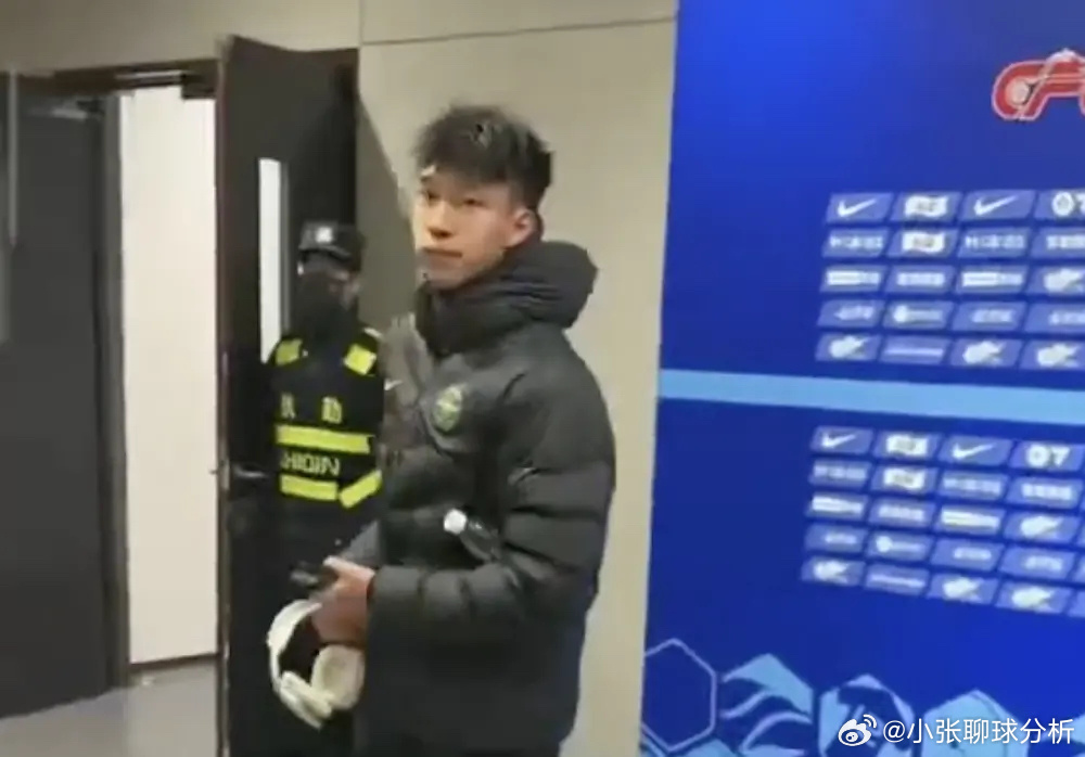 冷脸拒绝采访 王钰栋获董路力挺：你骂他他凭啥不能瞪你 将心比心3月20日，王钰栋