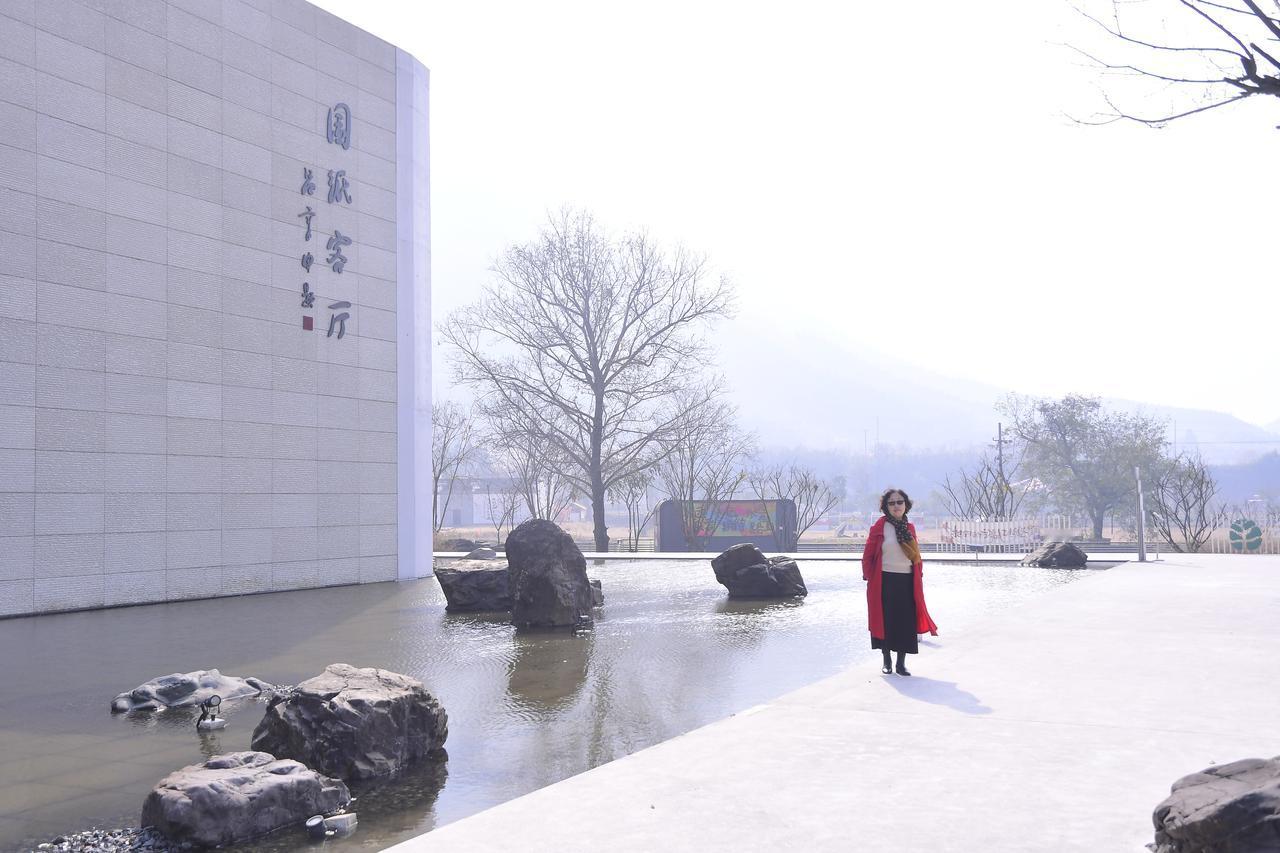 喜欢这样一段话——喜欢摄影的人，一定是一个面相舒服的人。因为一颗阴暗的心，拍不出