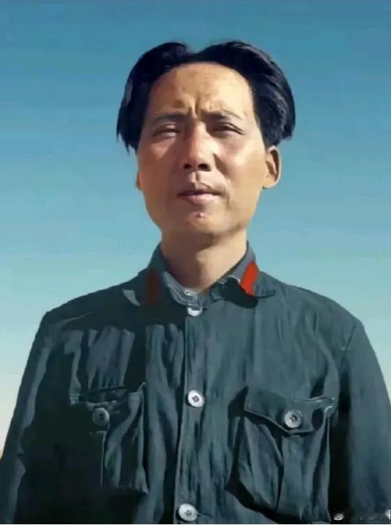 结束了二万五千里长征，红军胜利到达陕北延安，此时毛主席形容憔悴，令人心疼。但他坚
