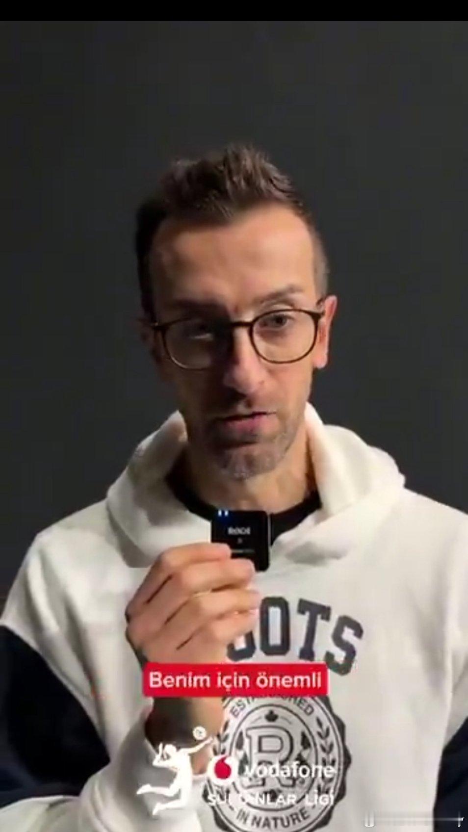 桑塔雷利：土耳其联赛的水平一直非常高。那里总是拥有最出色的球队。球员和教练的水平