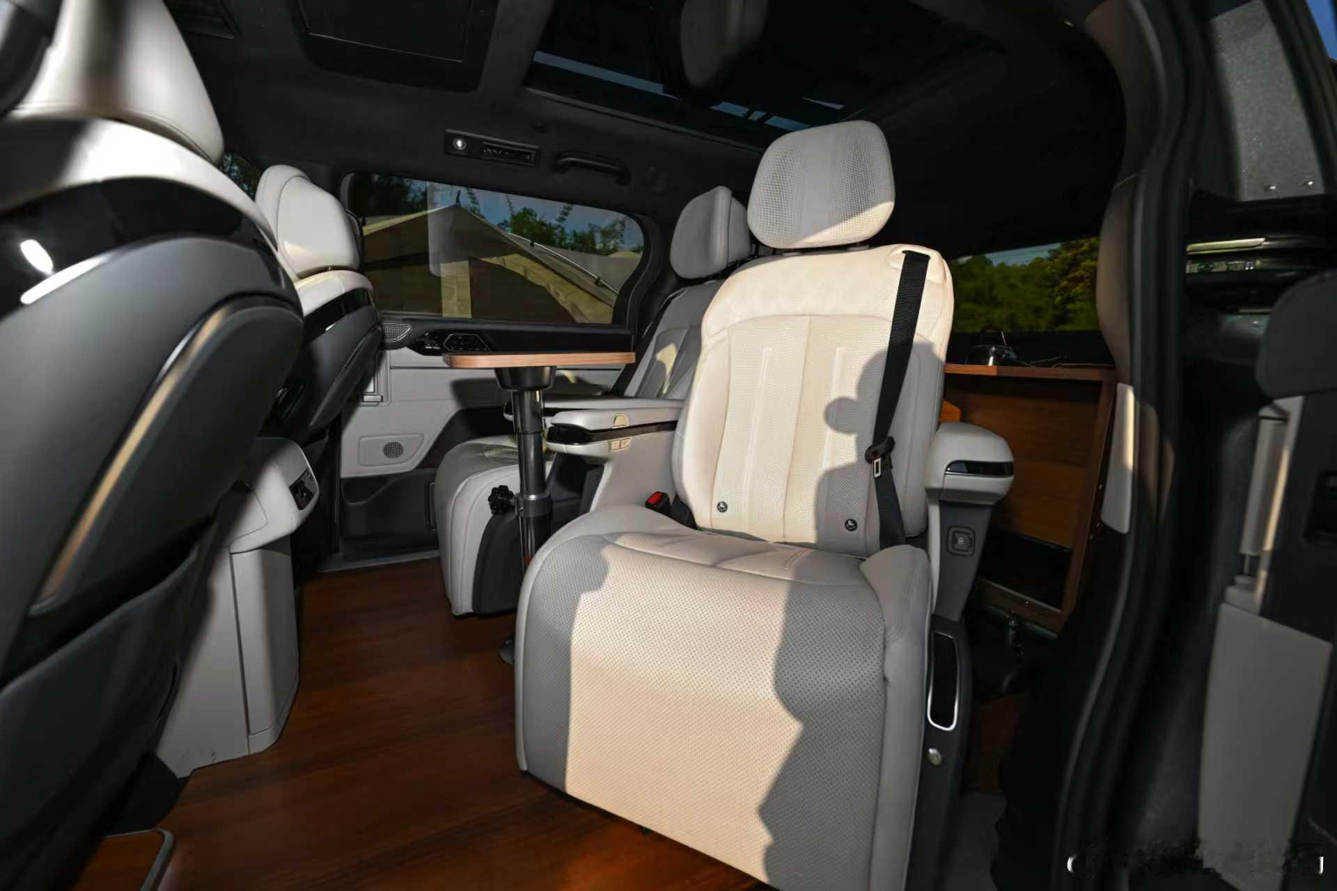 跟着2026款夏去露营 把家装进MPV有多爽现在这个季节太适合带全家人去露营了。