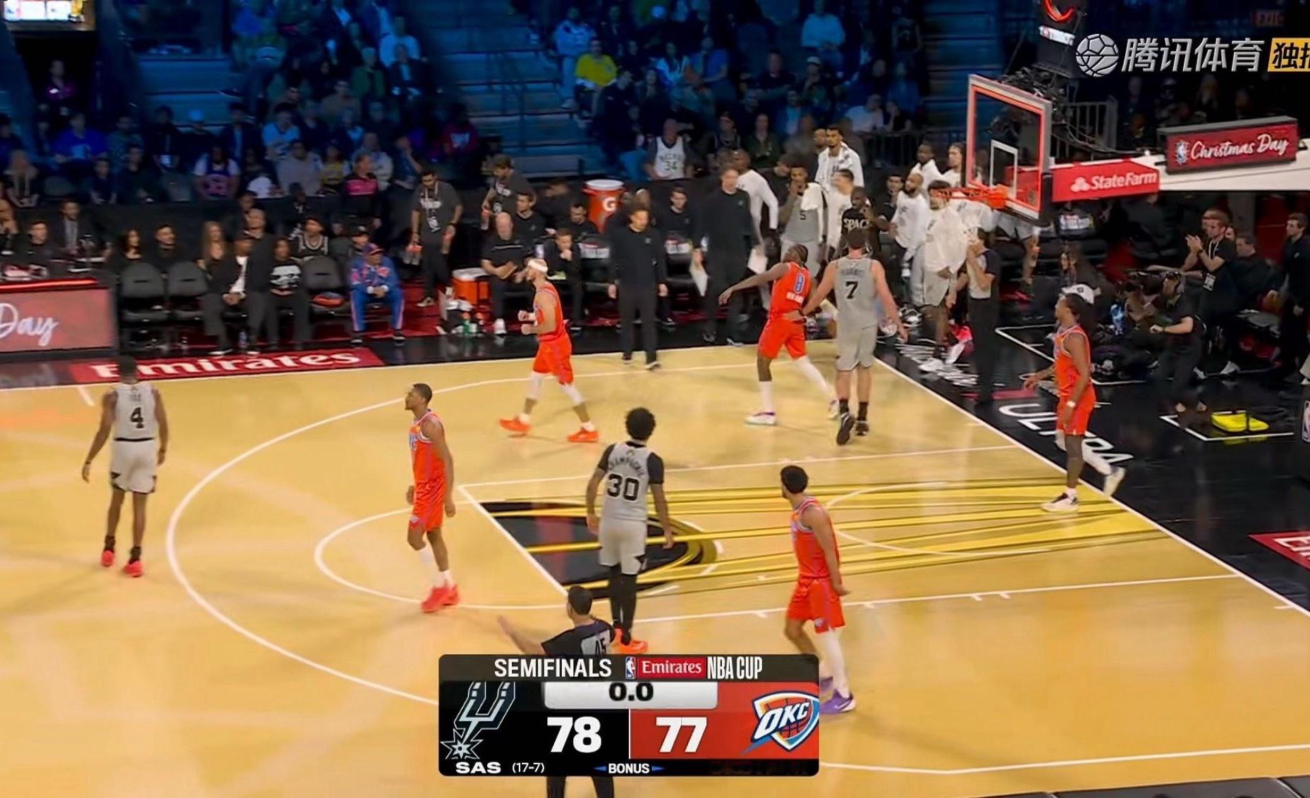 我只是看了这两队球员脚下的移动速度，防守轮转，我们显得很散沙。 马刺vs雷霆