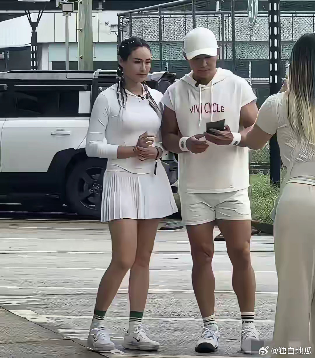 刘畊宏的老婆以前很瘦，现在天天陪他跳操，身材变壮实了不再苗条 ，但是看起来很健康