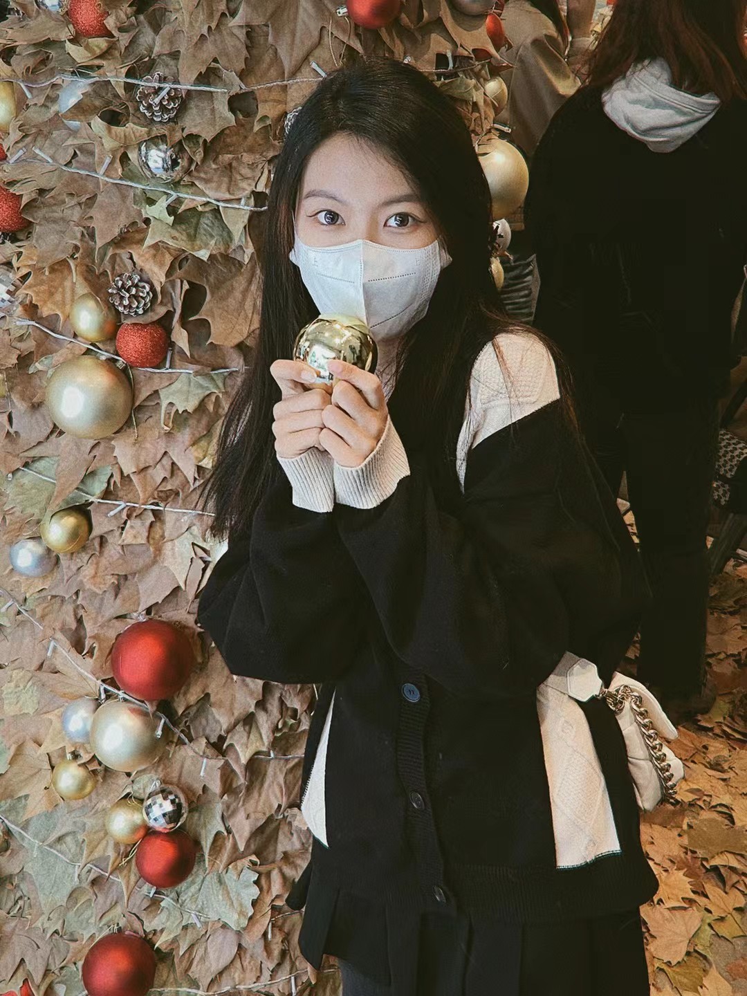 哦吼！这辆极氪车衣帅啊 轮毂也好看把车牌码上就更帅了 绿车牌真是拉低颜值