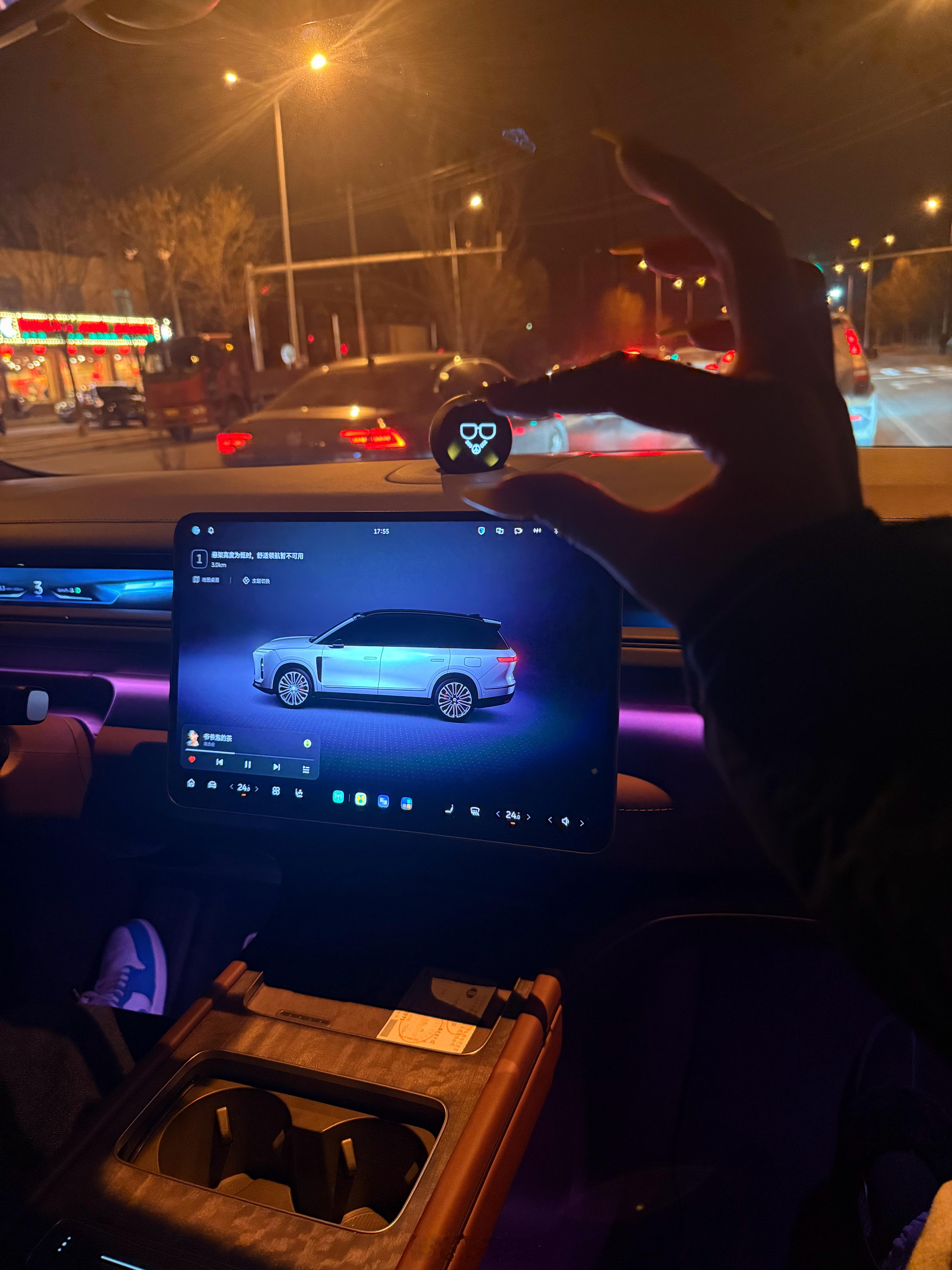 这两天一直在开第三代 蔚来ES8之前都没有好好感受过座椅很舒服 音响也很好 No