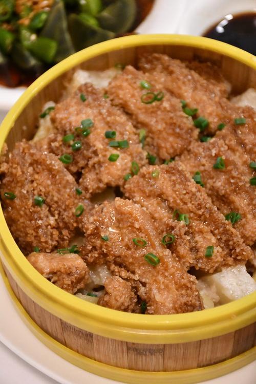 耳听友友介绍，眼观湖北菜的图片，真馋到人了，仿佛有种身临其境的感觉。
尤其是随着