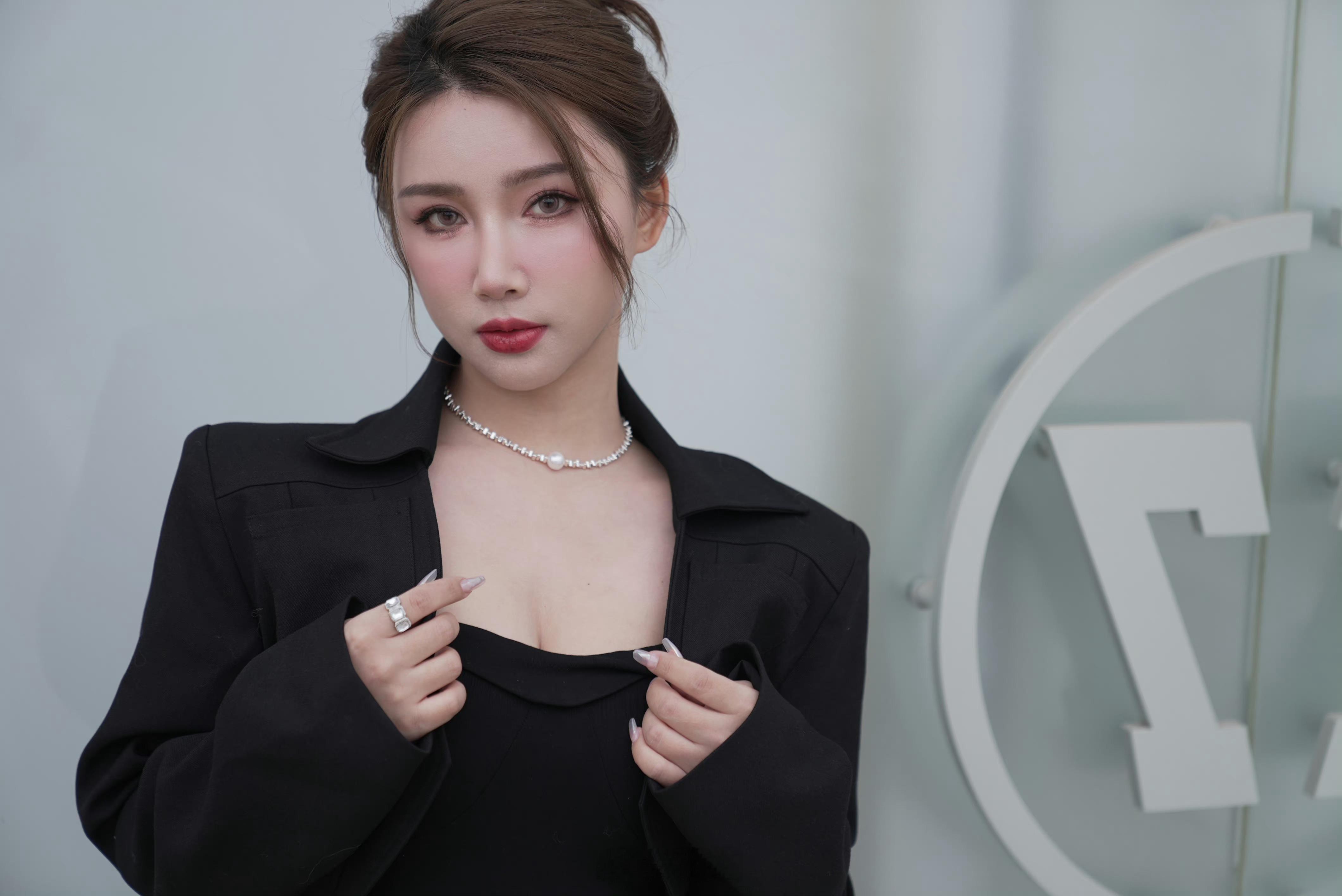小姐姐的黑色礼服优雅 ​​​