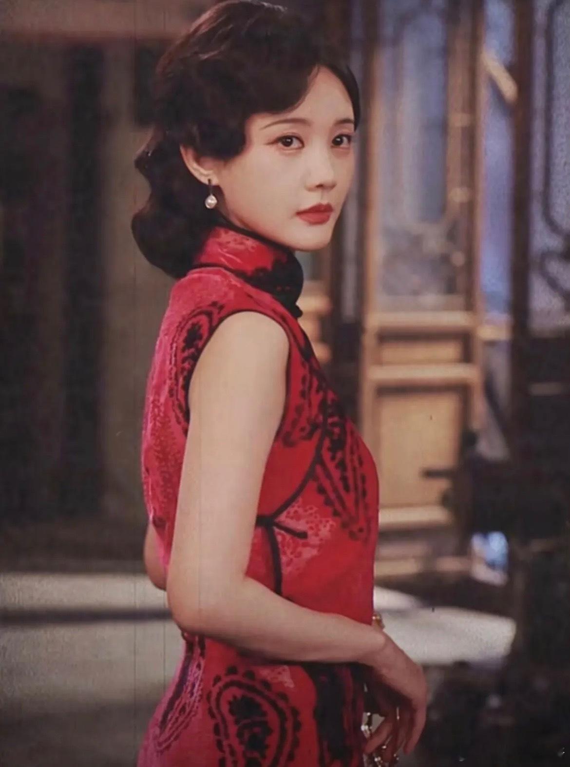 李一桐是不是很适合演小妈文学 ​​​