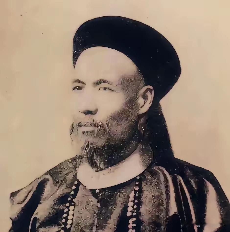 看懂伊朗后，真的理解左宗棠了。伊朗在波斯帝国巅峰时面积很大，可19世纪被俄国打得