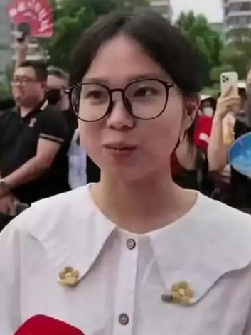 6月8日，2026年高考进入第二天，上午历史科目考试结束后，走出考场的考生大多眉