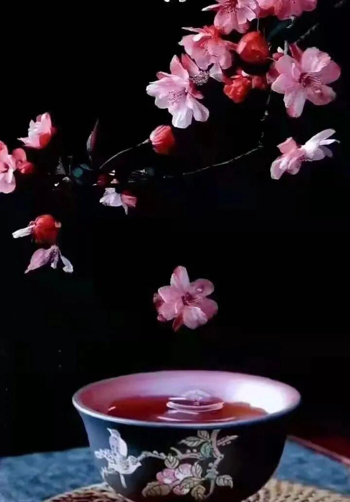 地府面临停摆状态。
停摆原因不像美国发生财政危机，而是大量人鬼滞留，轮回系统瘫痪