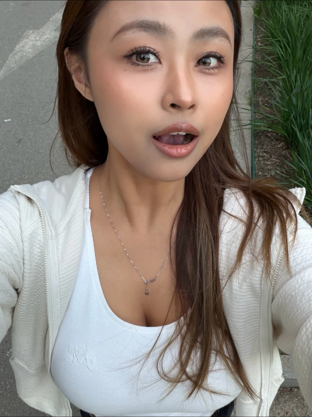 能看看你们的亚裔妆出门实拍嘛～