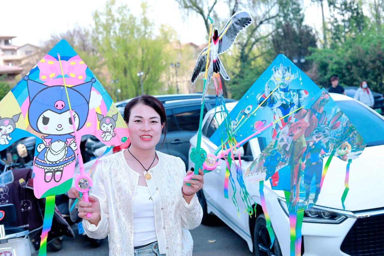 人像摄影约拍跟拍樱花春日穿搭 玉泉山樱花人像原创原图直出照片全民摆摊