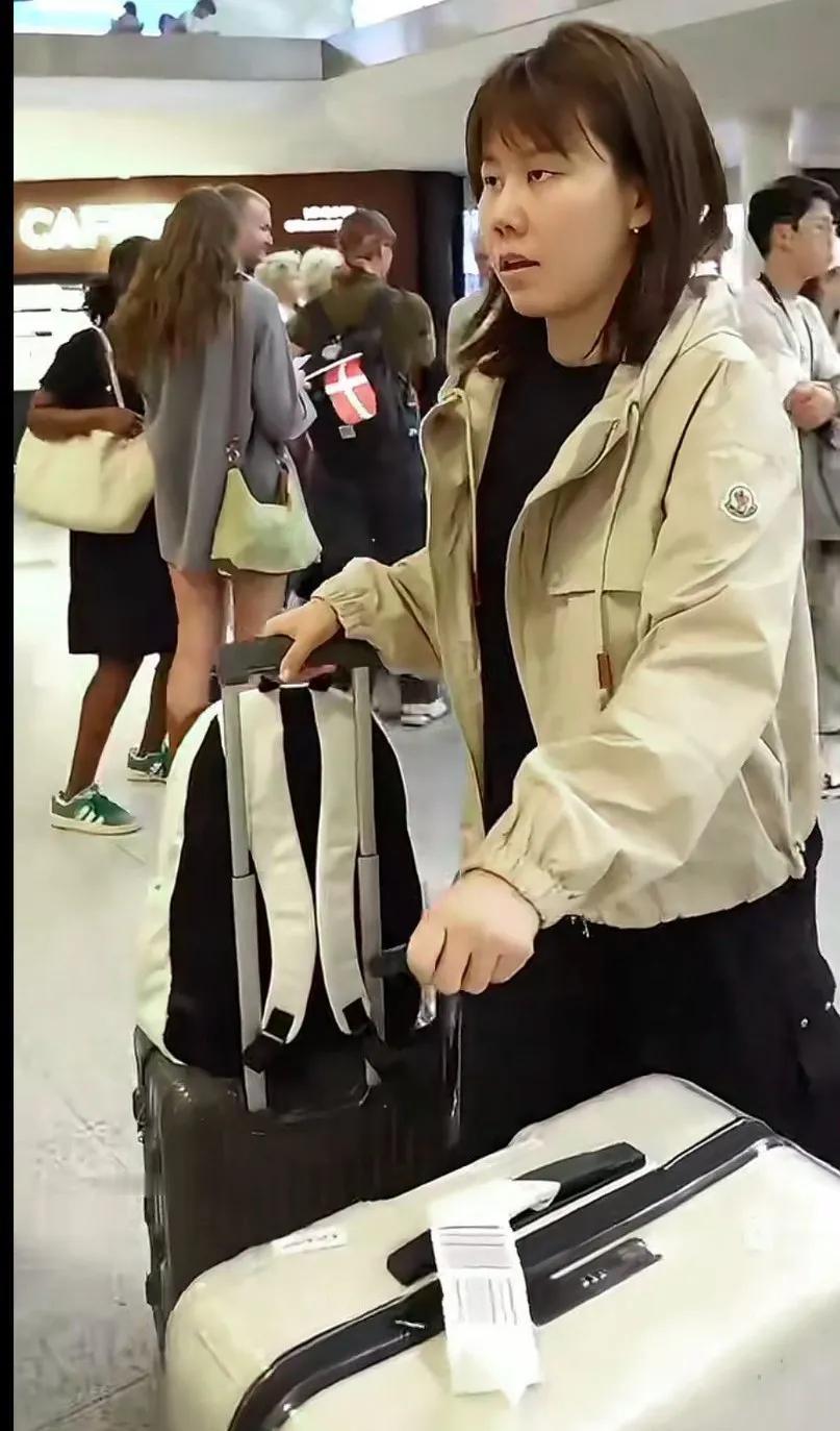我们国乒大家庭的氛围真的好温馨，还没好好休息，就又要参加比赛，如此多赛事运动员太
