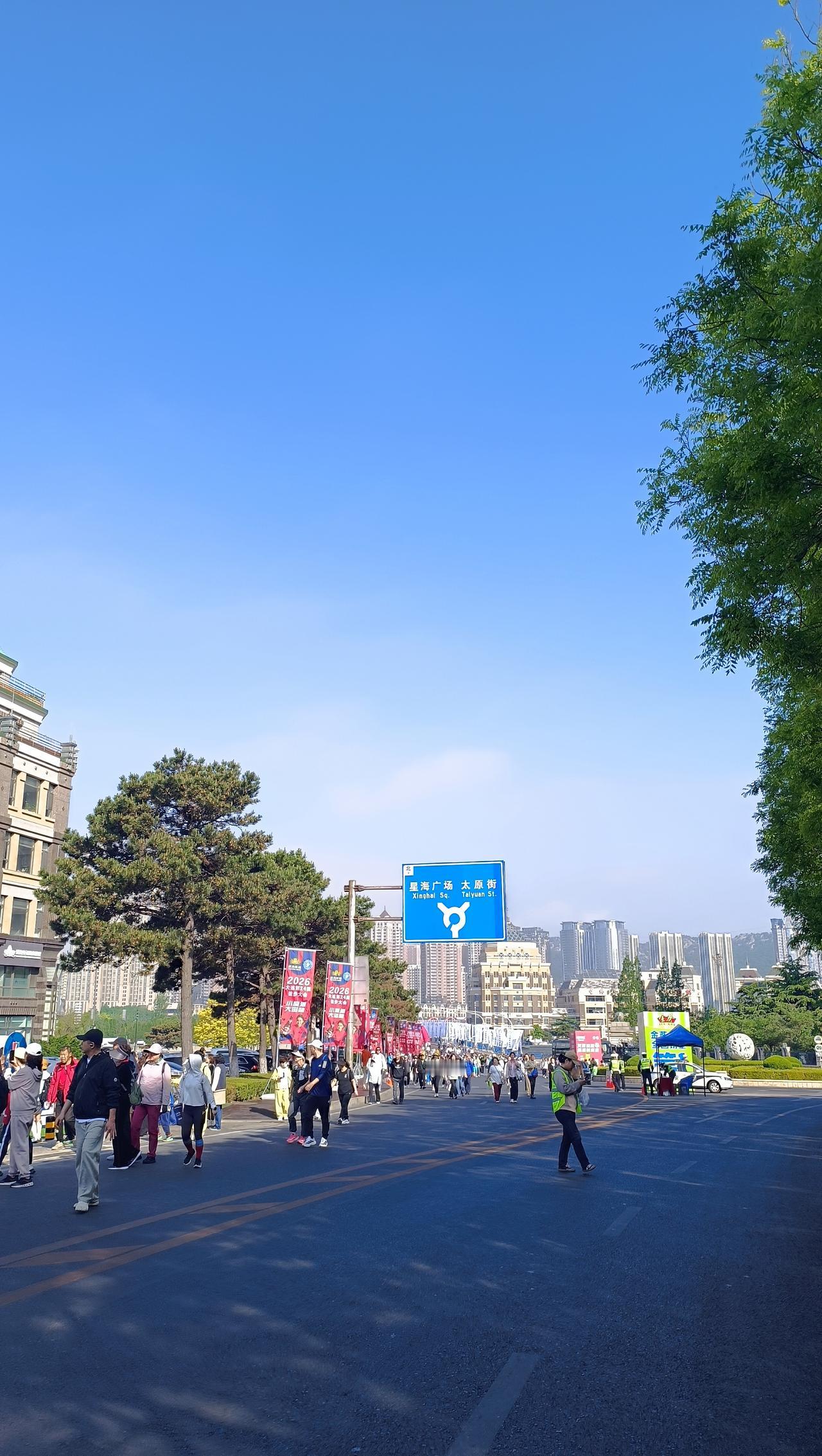 继续发图[呲牙]
目标是30公里，所以我带了两个充电宝，结果一个没用[害羞]虽知