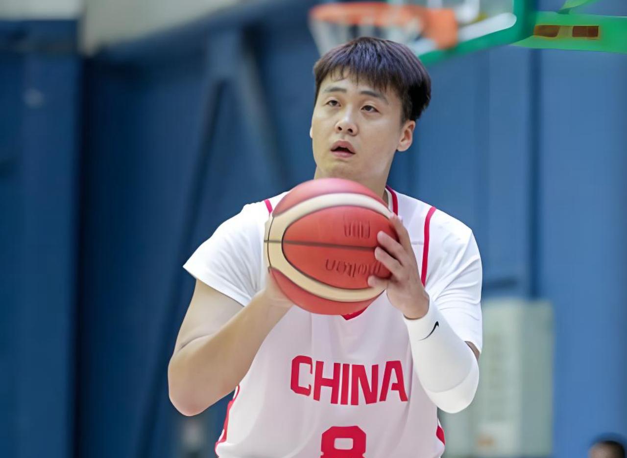 CBA记者向郭士强提建议：中国男篮与韩国队第二回合的比赛，激活1人+限制李贤重，