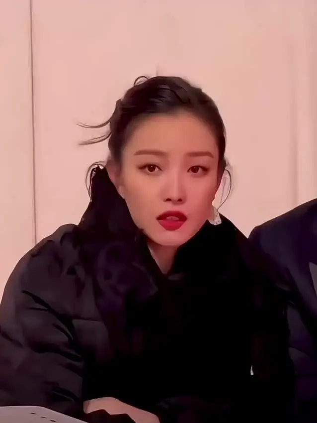 有什么抵得过心甘情愿 又有什么蠢得过自欺欺人.