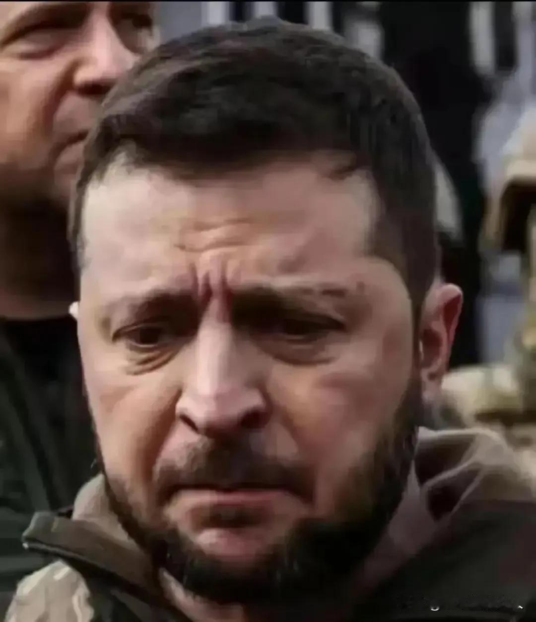 哇塞！
狮子大开口啊！
泽连斯基向美国要27套“爱国者”防空导弹系统。

这不是