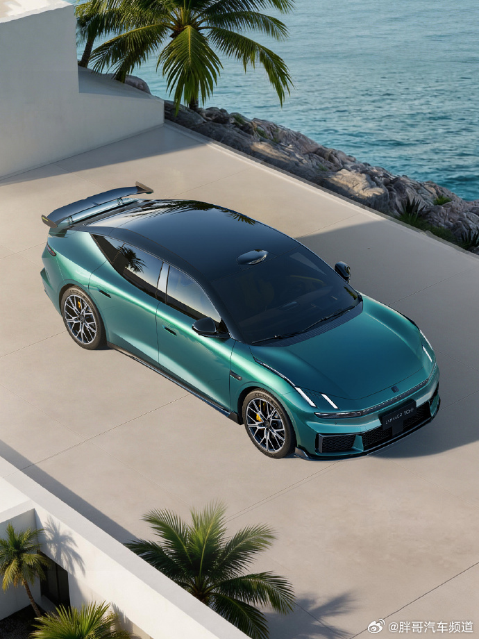 胖哥汽车频道 领克10+官图发布，新车为此前领克Z10车型的改名+改款。此次发的