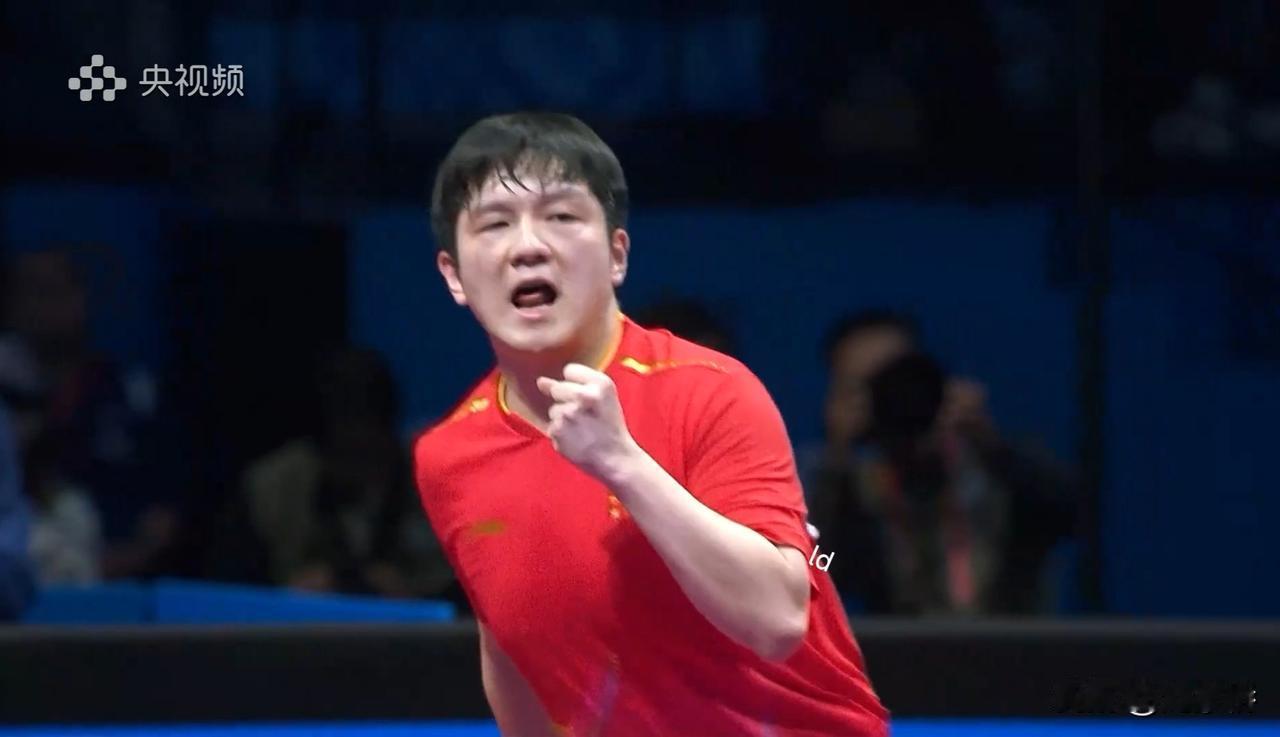 樊振东真英雄！

全运会乒乓球男团决赛第二场，上海选手樊振东对决北京选手王楚钦，