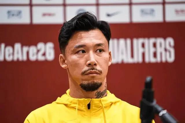 世预赛中国男足2：2成功“逼平”新加坡，在你看来历史上哪位超级球星来了能帮助这支