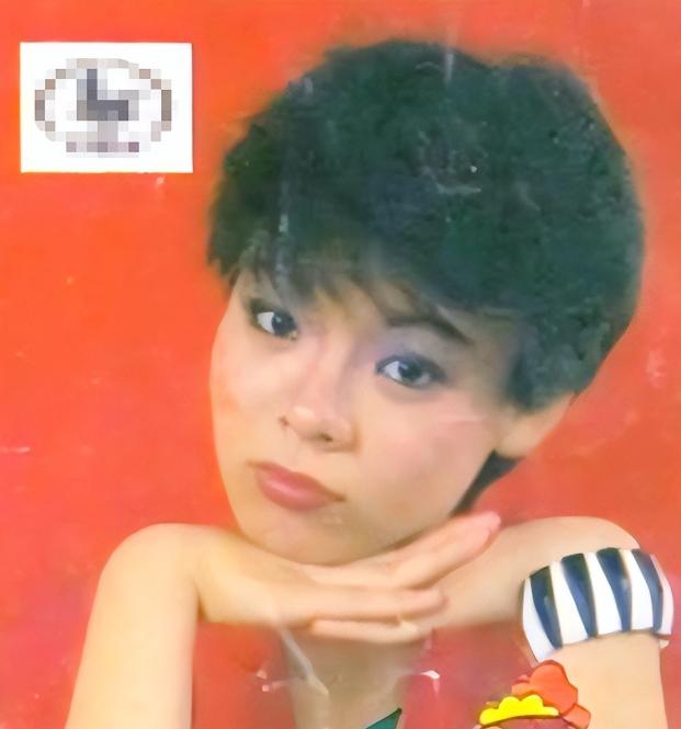 1999年，27岁的谢津洗完澡后，从23层高楼一跃而下，临终时，她说对母亲说：“