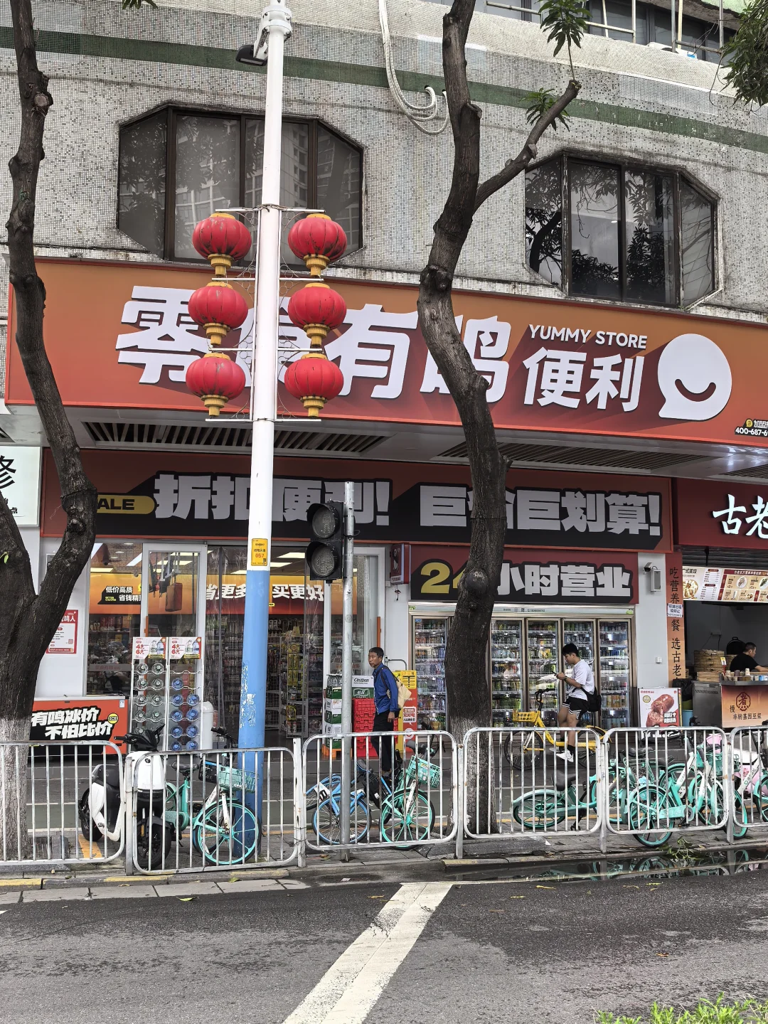 才知道现在零食有鸣也开便利店了