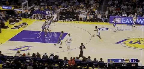 第四节开始，布朗尼有数据了！助攻海斯暴扣！ ​​​