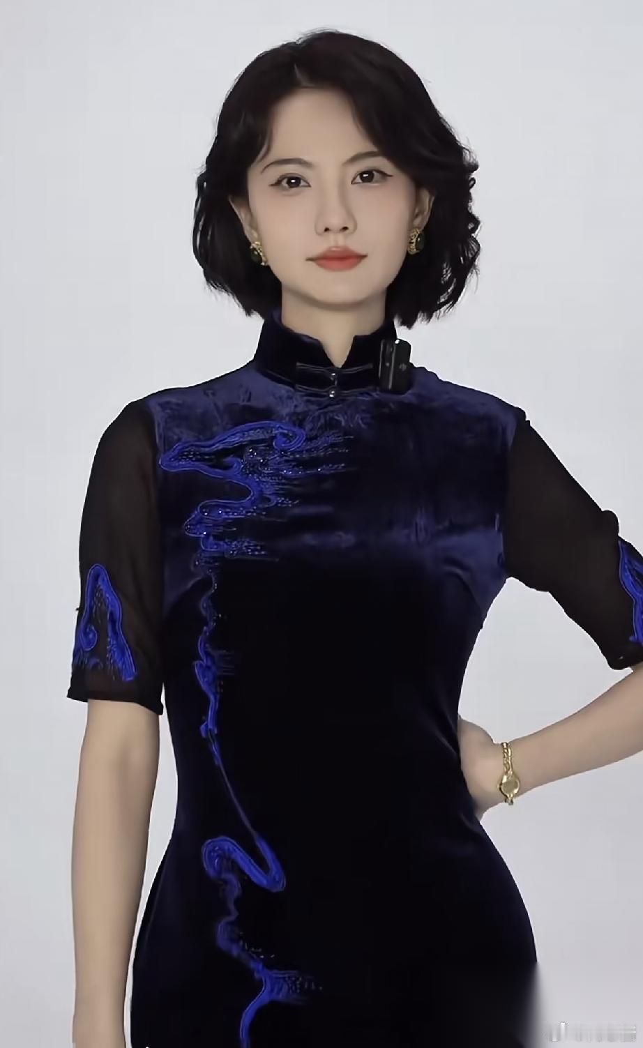 内娱终于出现一个可怕的青年女演员， 那就是姜佩瑶， 不仅长得有辨识度，还是个剧抛
