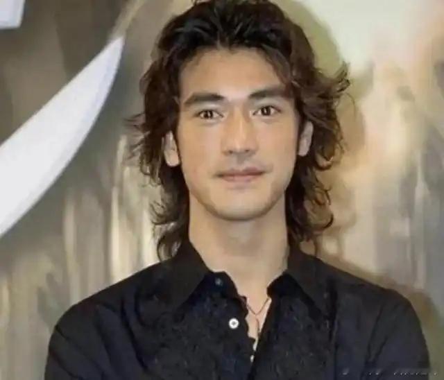 普陀霆锋作为上海模仿秀冠军，也能模仿和最帅尊龙和金城武同级别普陀霆锋普陀头牌骚锋