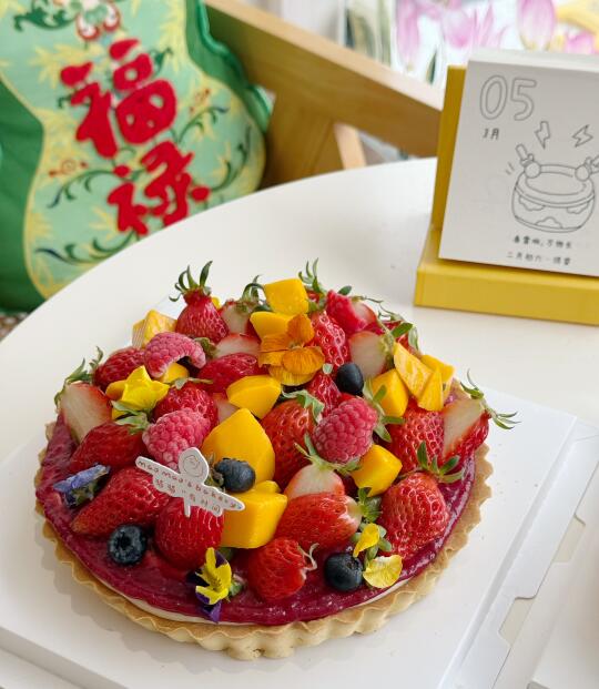 “人不能同时拥有青春和对青春的感悟” ＃今日份树莓塔出炉＃还可以加单哦...