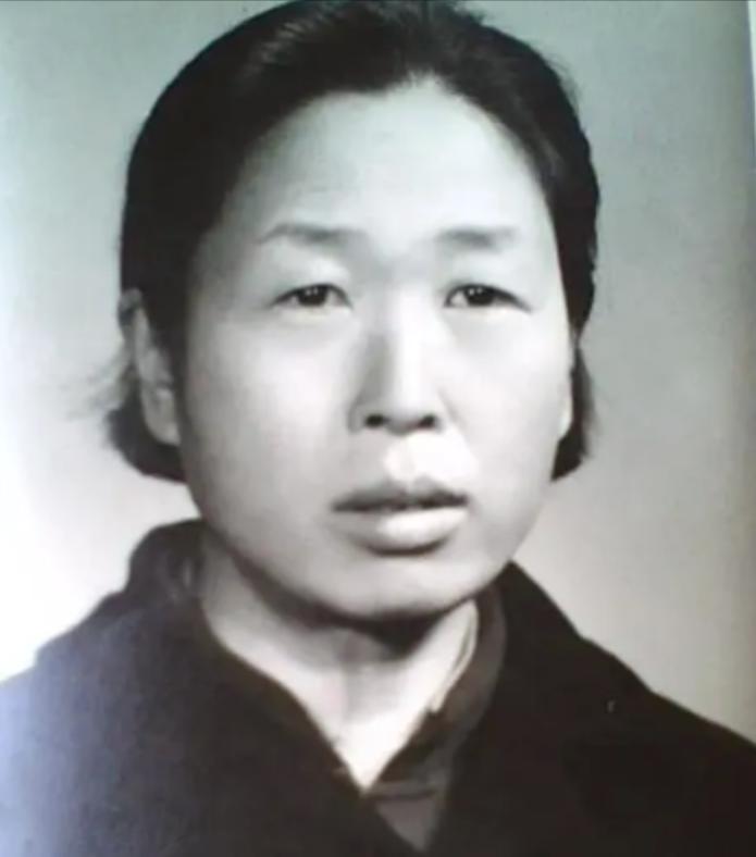 [微风]她曾担任原中组部副部长，阻碍平反工作，1977年中央免去职务，被调回：北