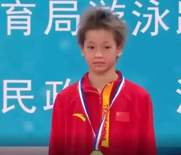 谁都想象不到，这个炸头黄毛小姑娘叫全红婵，更想象不到，教练只是叫她去见见世面
谁