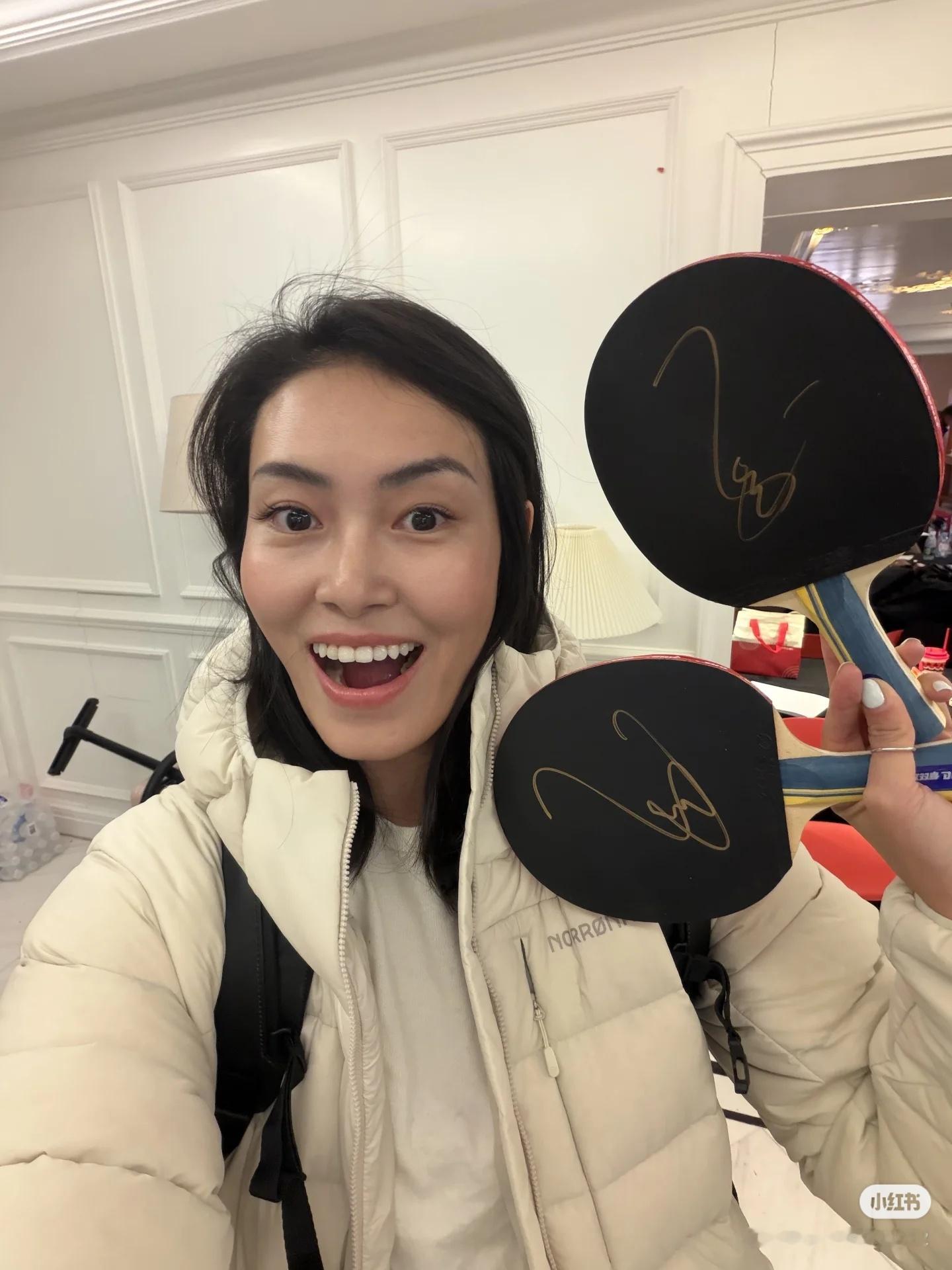 最珍贵的是收到了龙队的亲笔签名球拍 