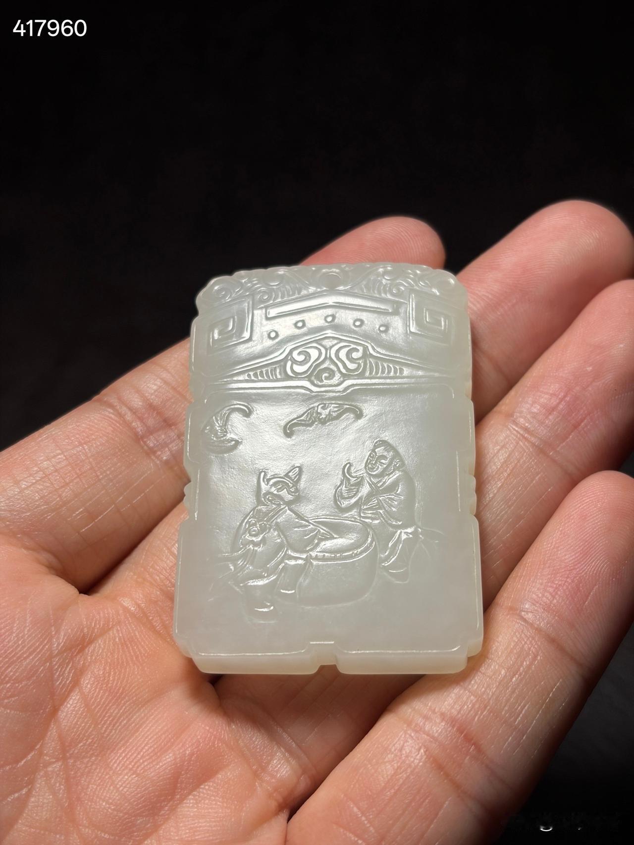 清和田玉击鼓纳福诗文牌
尺寸5×3.4×0.74厘米