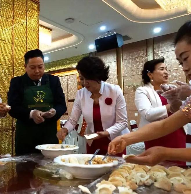 “天价水饺！”甘肃酒泉，一女子和朋友来这里旅游，中午在一家餐馆里，老板为她们推荐