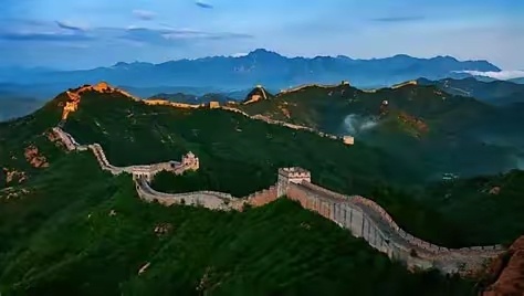 金字塔和长城，哪个更难造？如果让今天的建筑公司去接这俩活，一个是在沙漠里用230